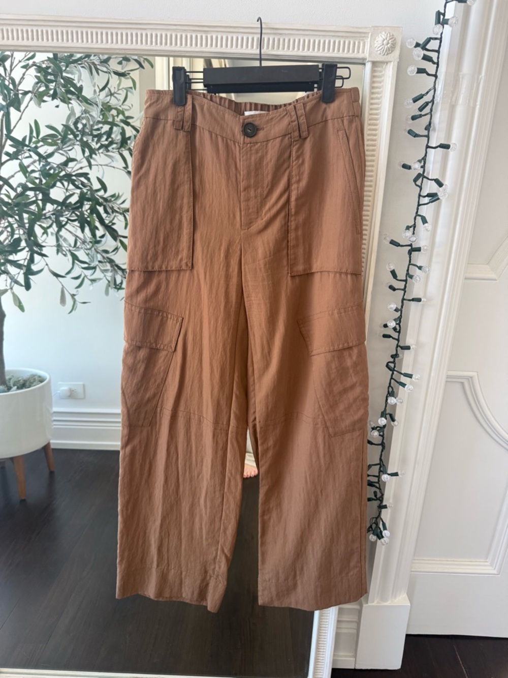 Vince Women’s Light Weight Cargo Pants in Rust Brown